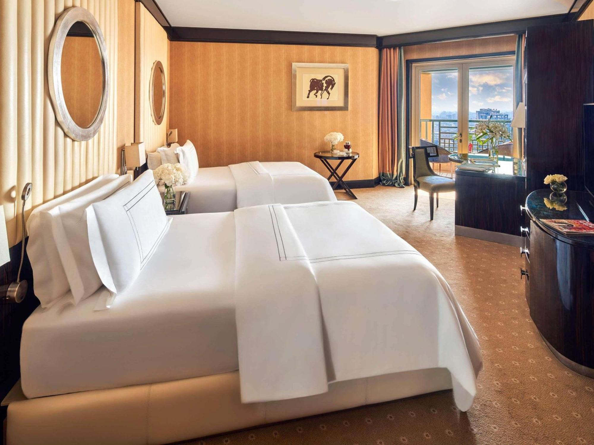Fairmont Gold Signature Room Lounge access