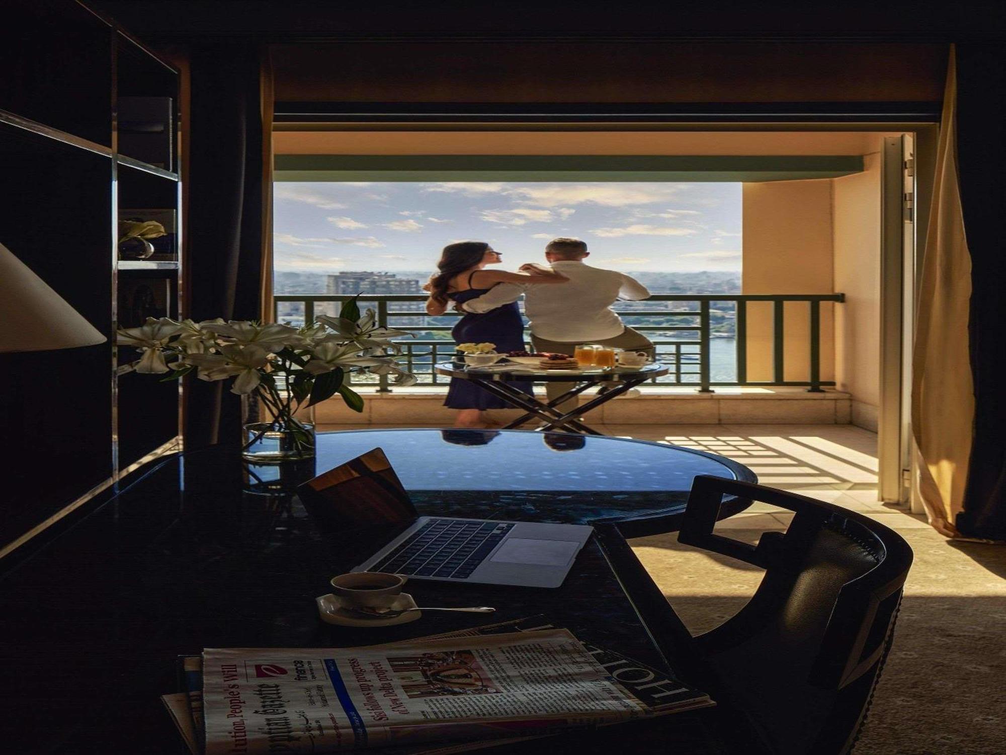 Fairmont Gold Signature Room Lounge access