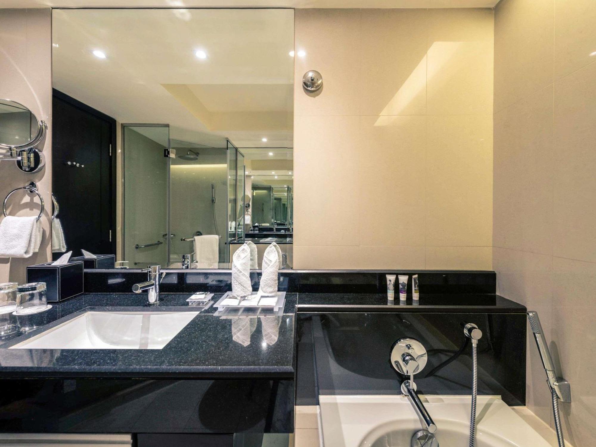 Standard Queen Room Complimentary Shuttle Service to La Mer Beach Dubai Mall or Burj Khalifa & other Malls Drop Off Only Fixed Timing