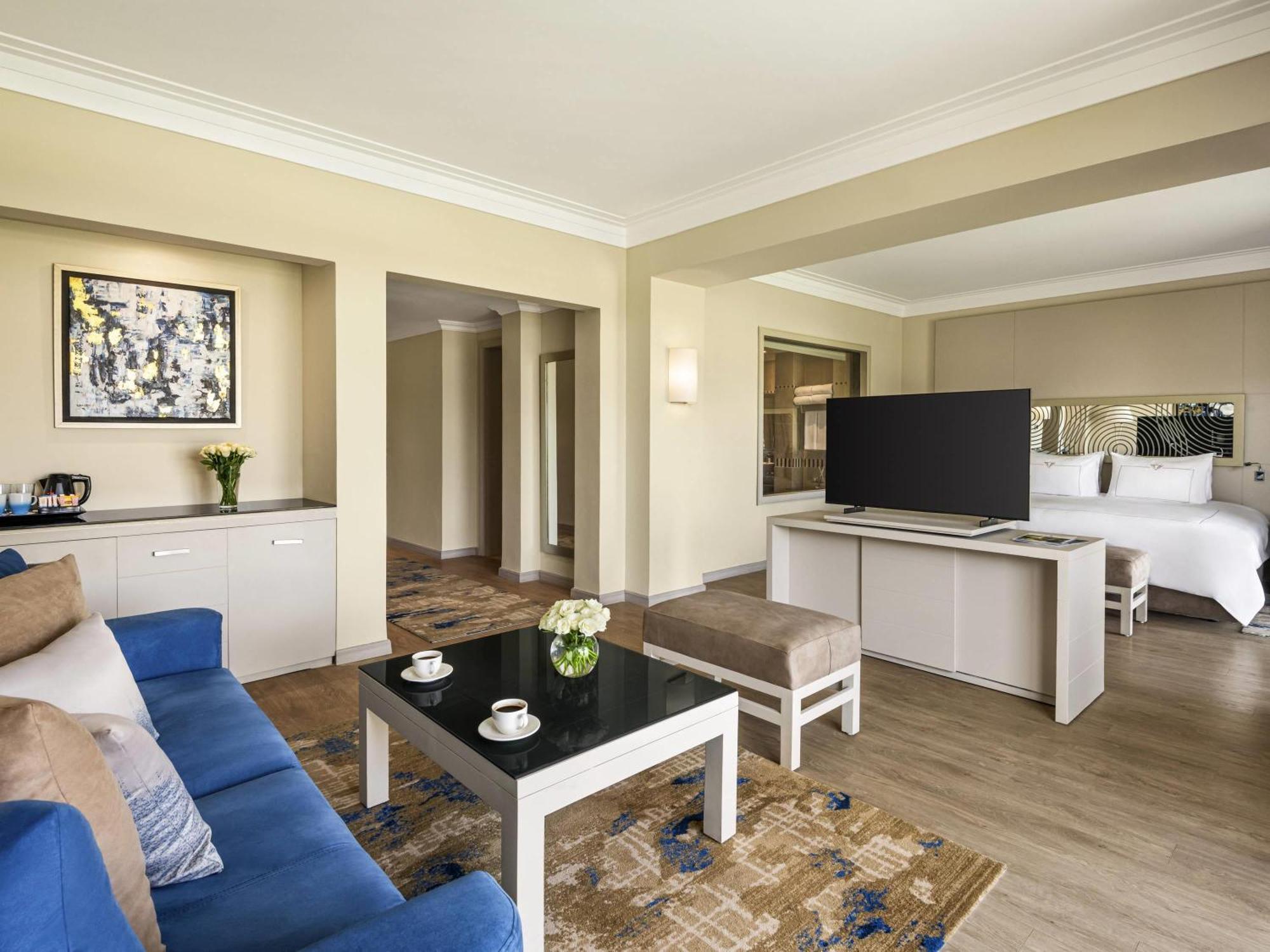 Junior Suite Twin Bed