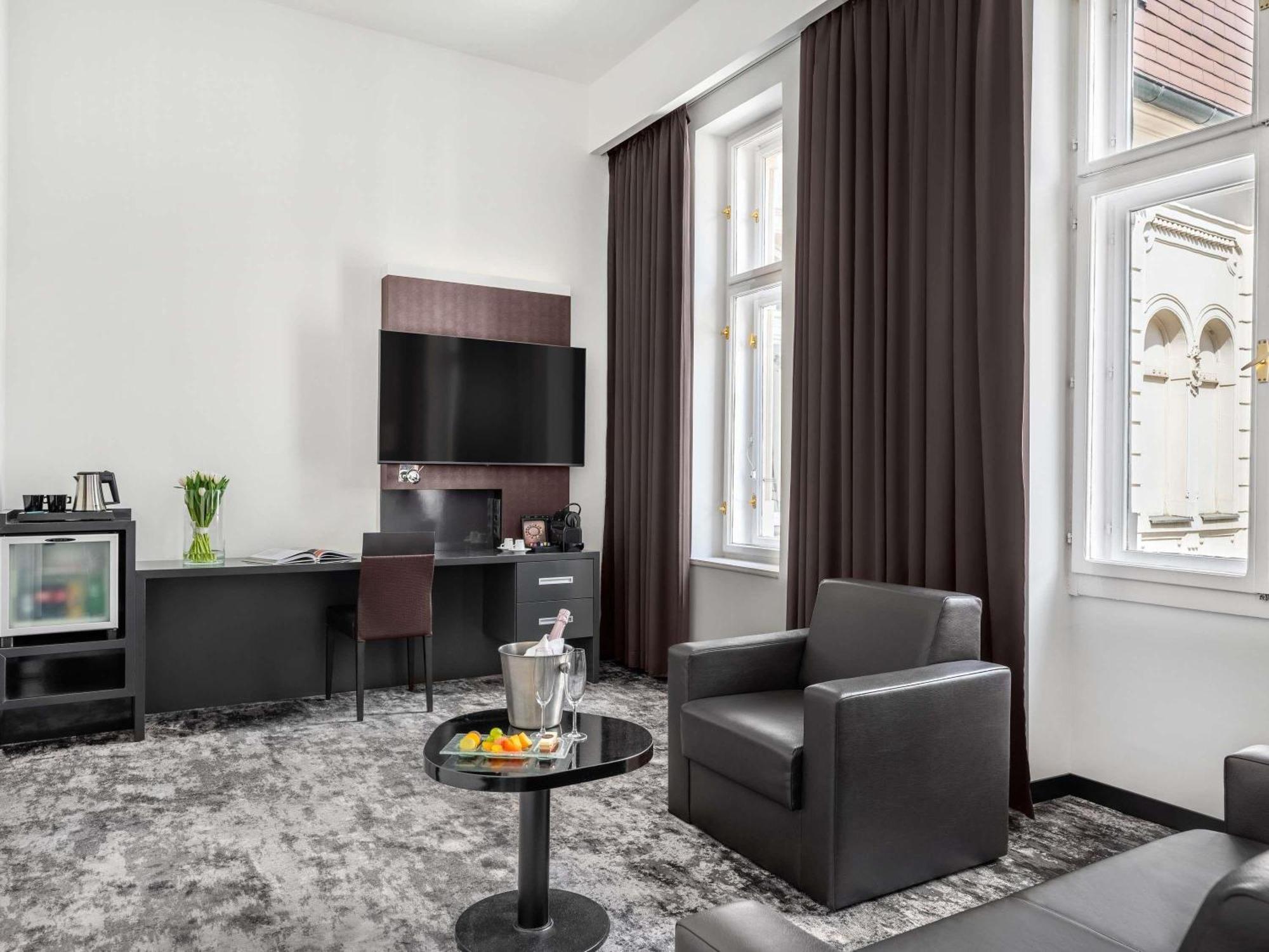 Apartament typu Junior Suite z 1 łóżkiem typu king-size i sofą