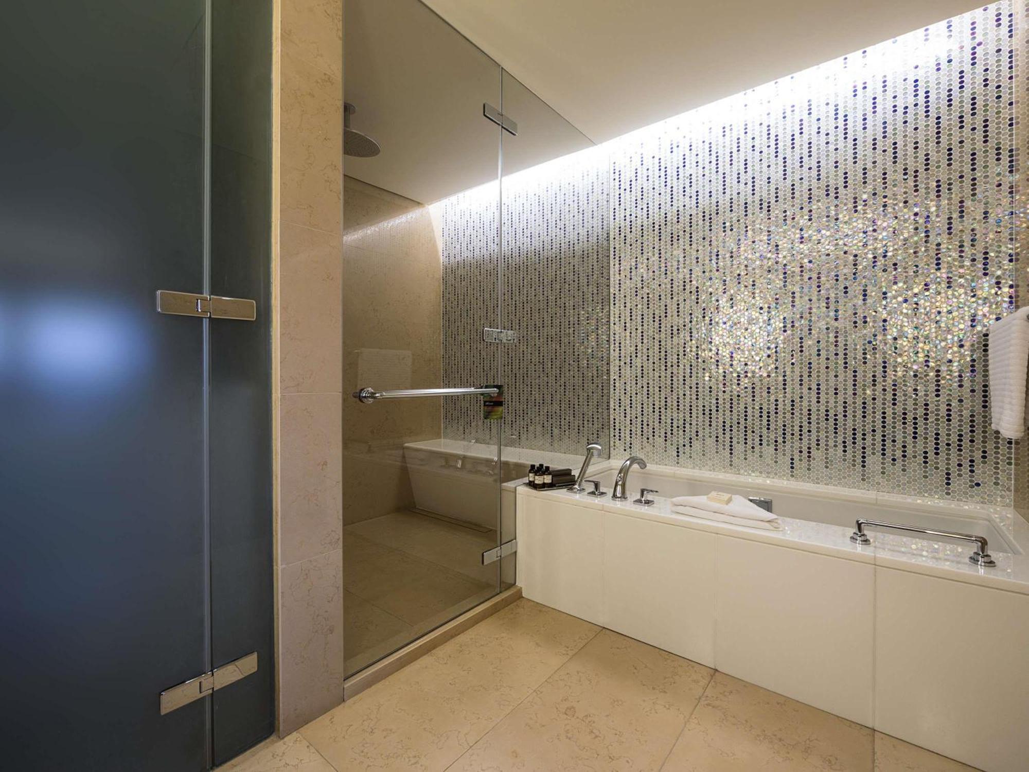 Fairmont Gold One-Bedroom Suite Sea View