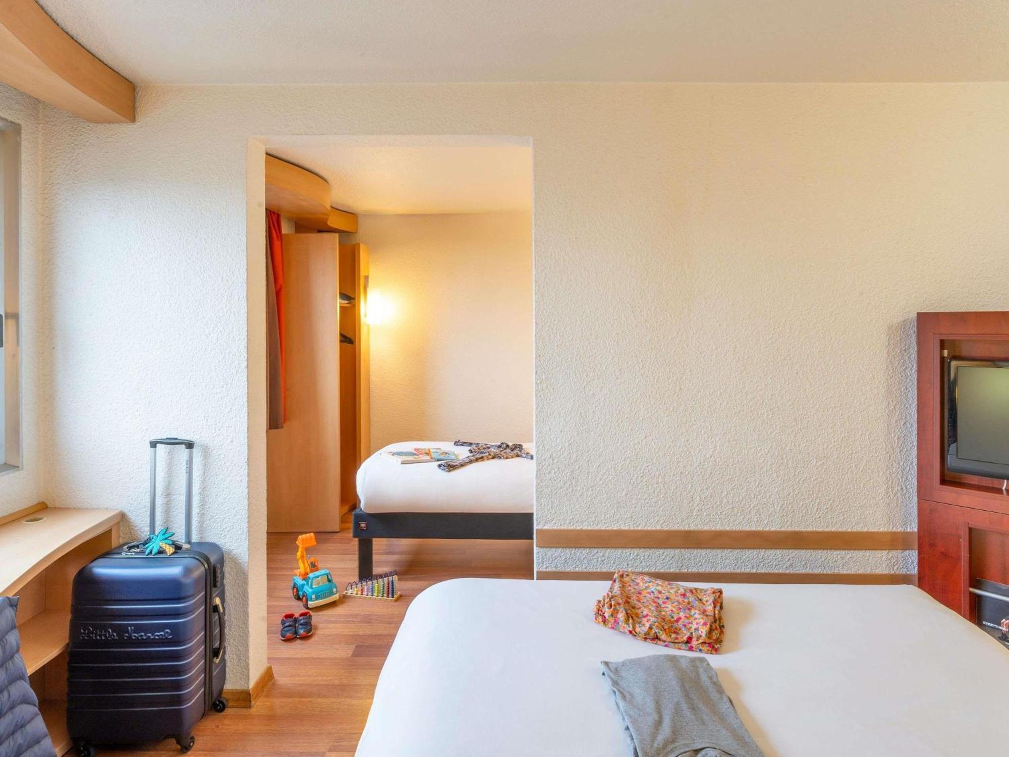 Standard Double Room One Double One Single Bed Non-Smoking