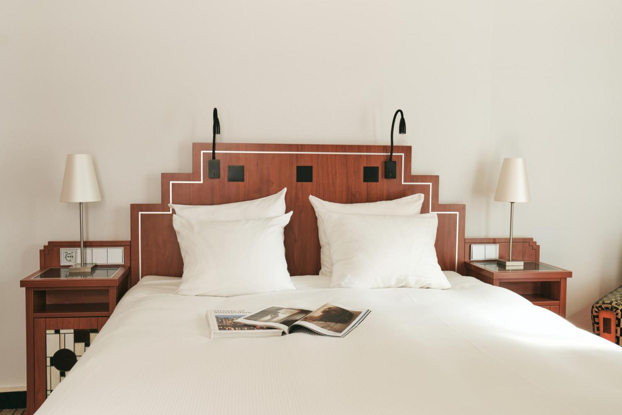 Comfy room canal view