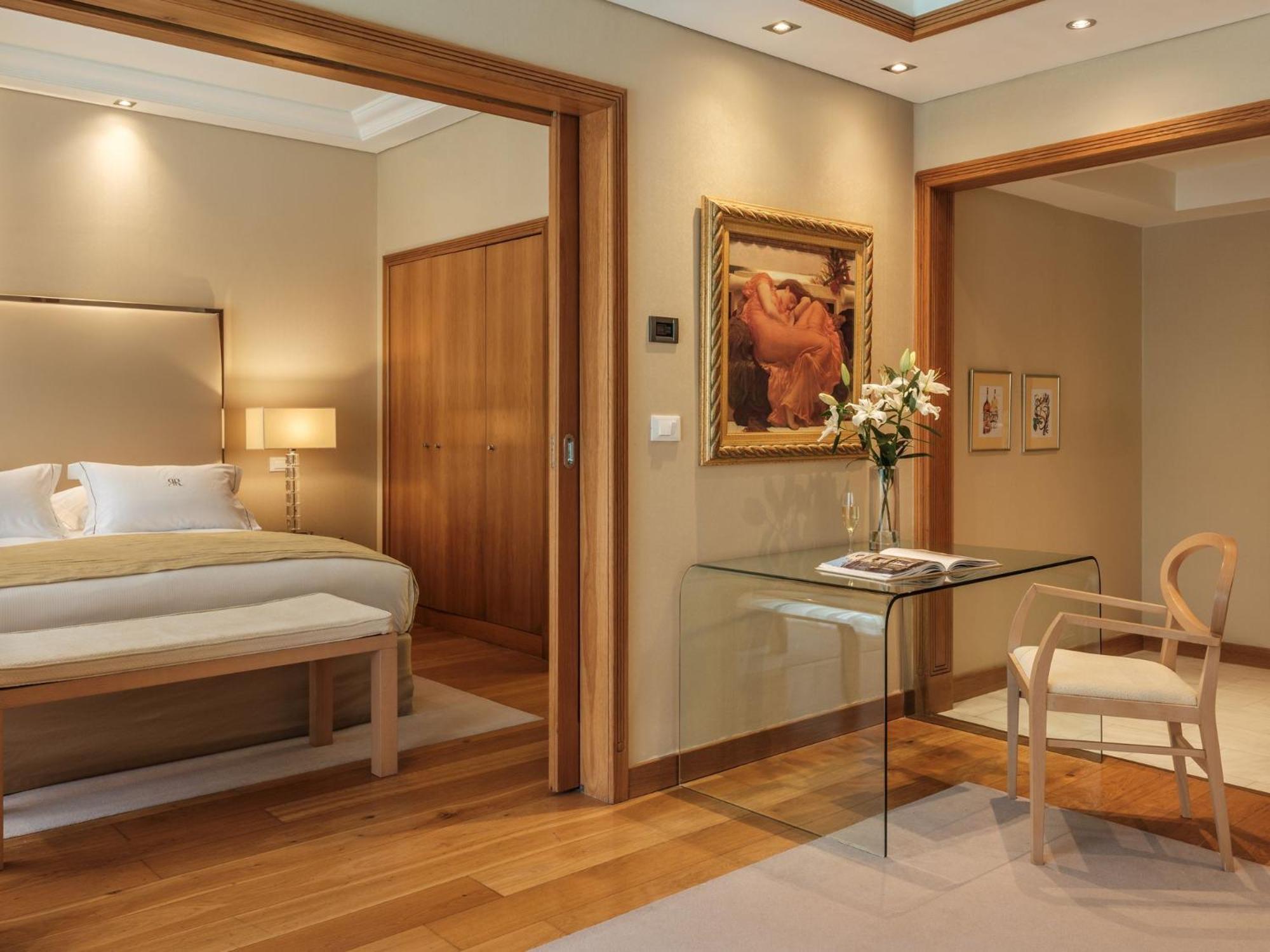 Executive Park Suite