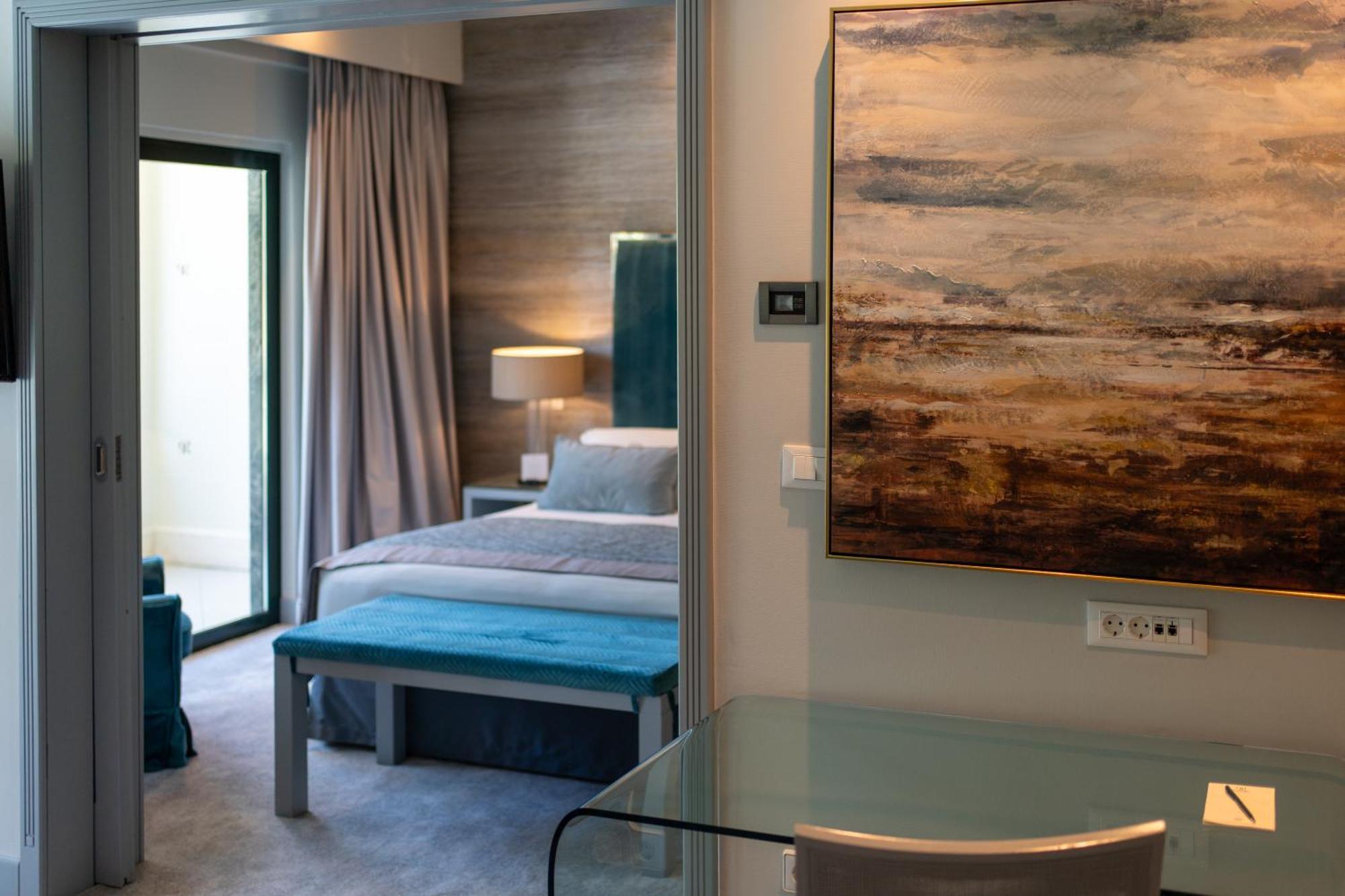 Executive Park Suite
