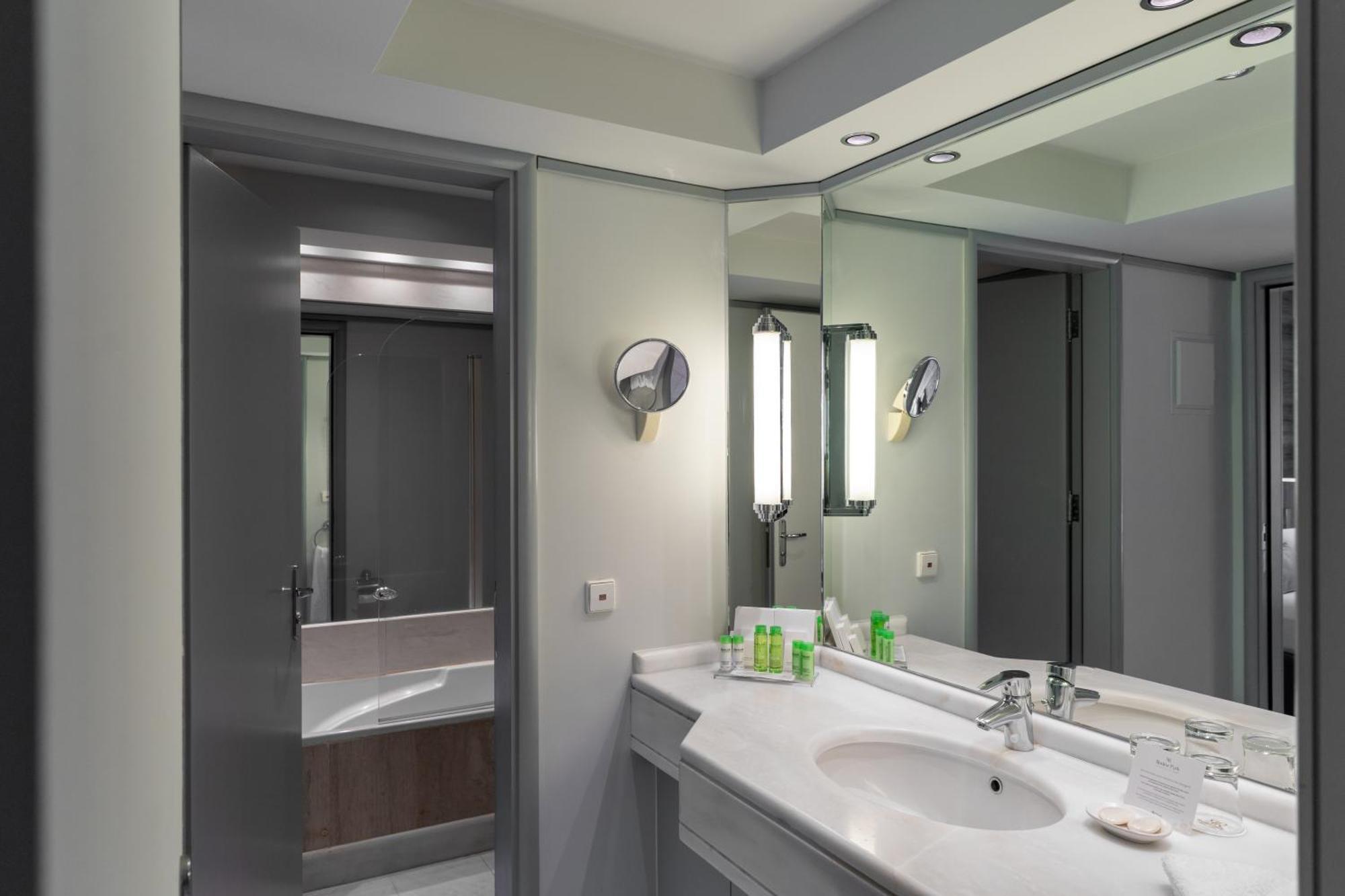 Executive Park Suite