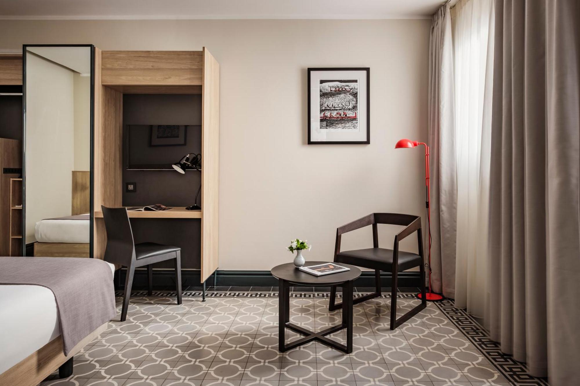 Large Double or Twin Room