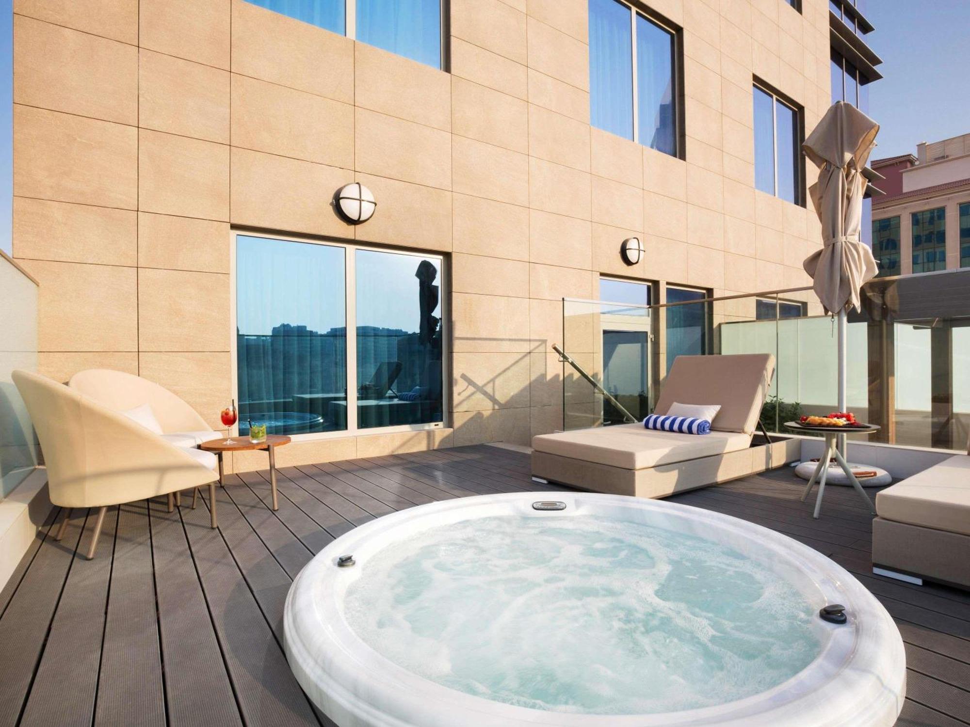 Executive Suite Jacuzzi Balcony