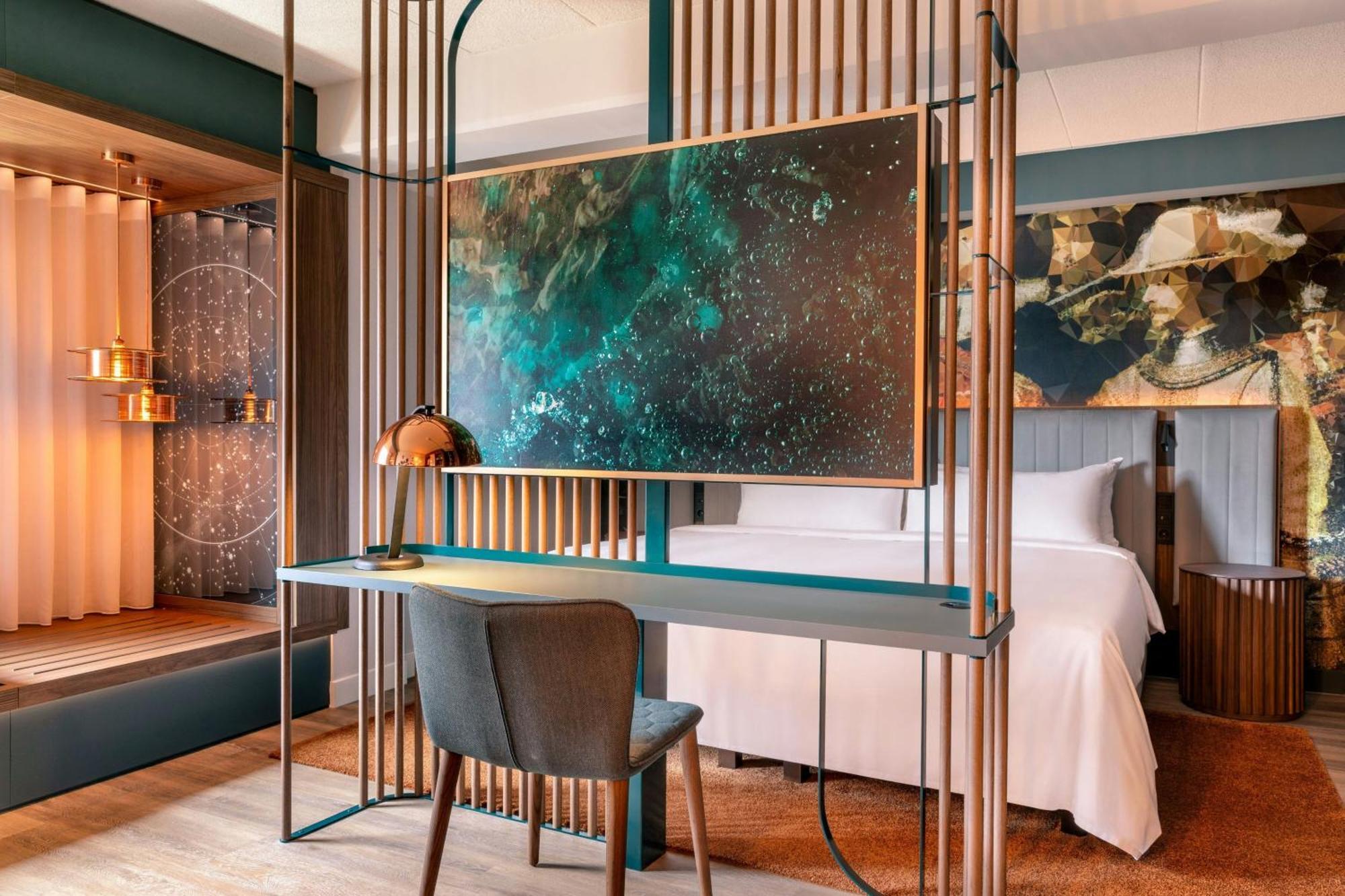 Larger Family Room Club Lounge Access