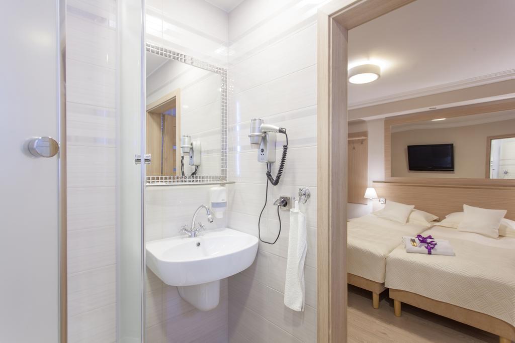 Deluxe King Room,194403079:JPEG