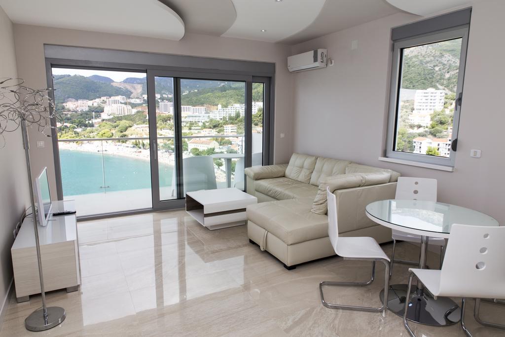Two-Bedroom Apartment Sea View