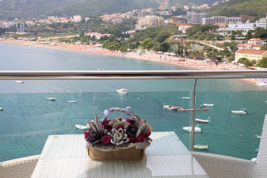 Two-Bedroom Apartment Sea View