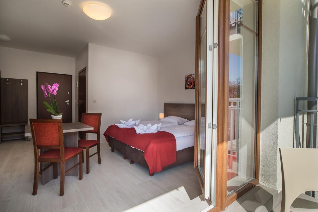 Double Room,711040297:JPEG