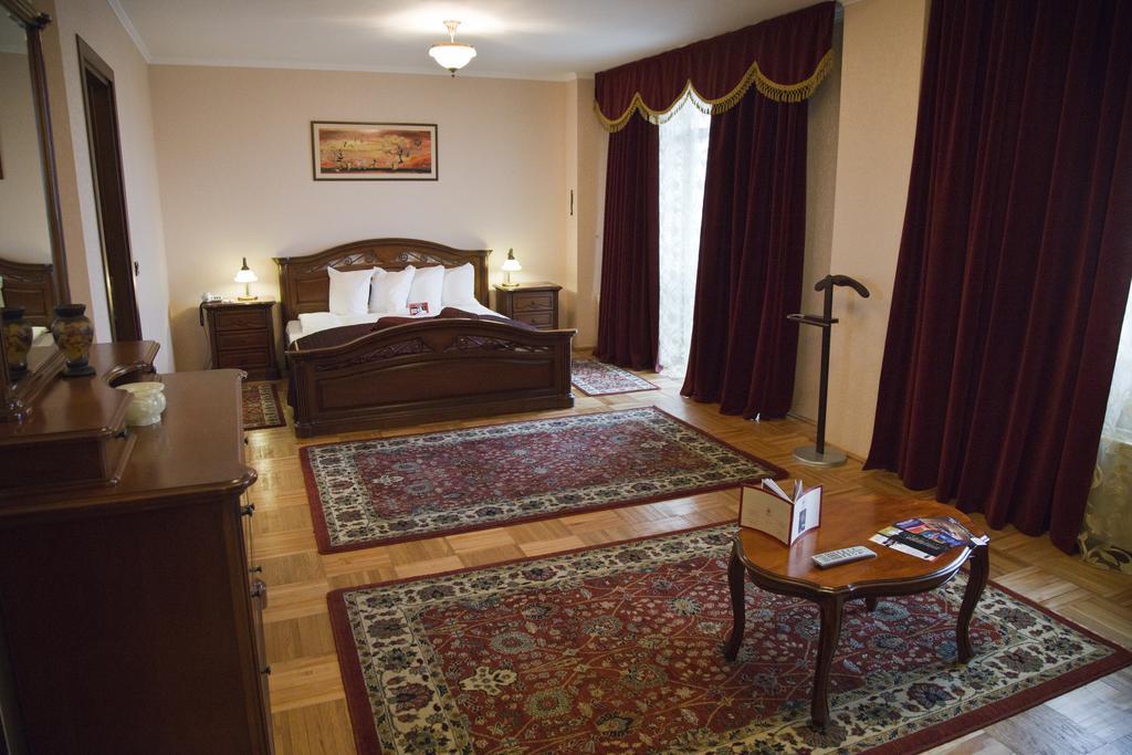 Royal Apartment,205860778:JPEG