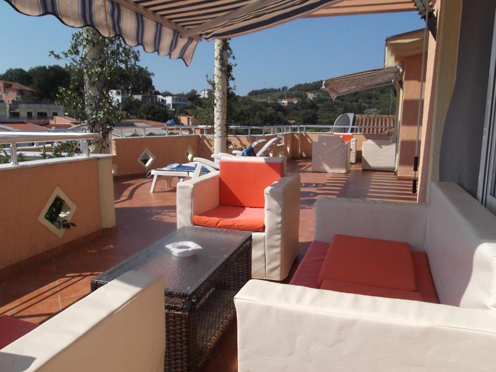 Luxury Two-Bedroom Apartment Spa Bath Terrace