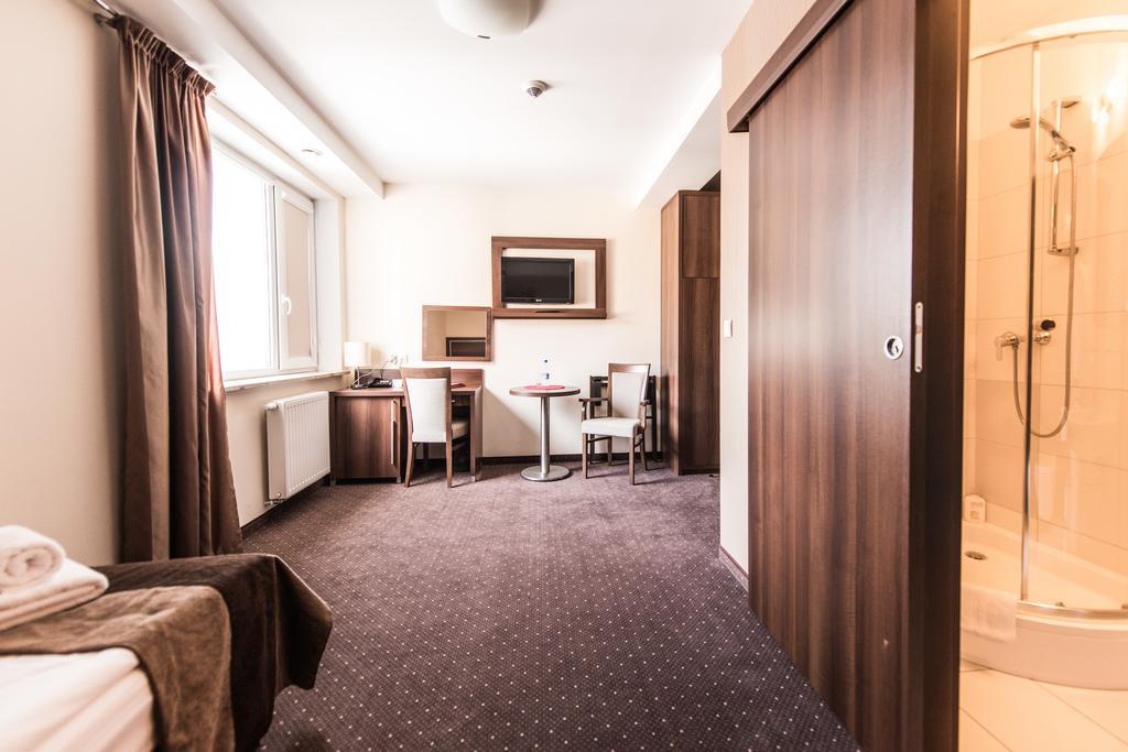 Single Room,214623746:JPEG