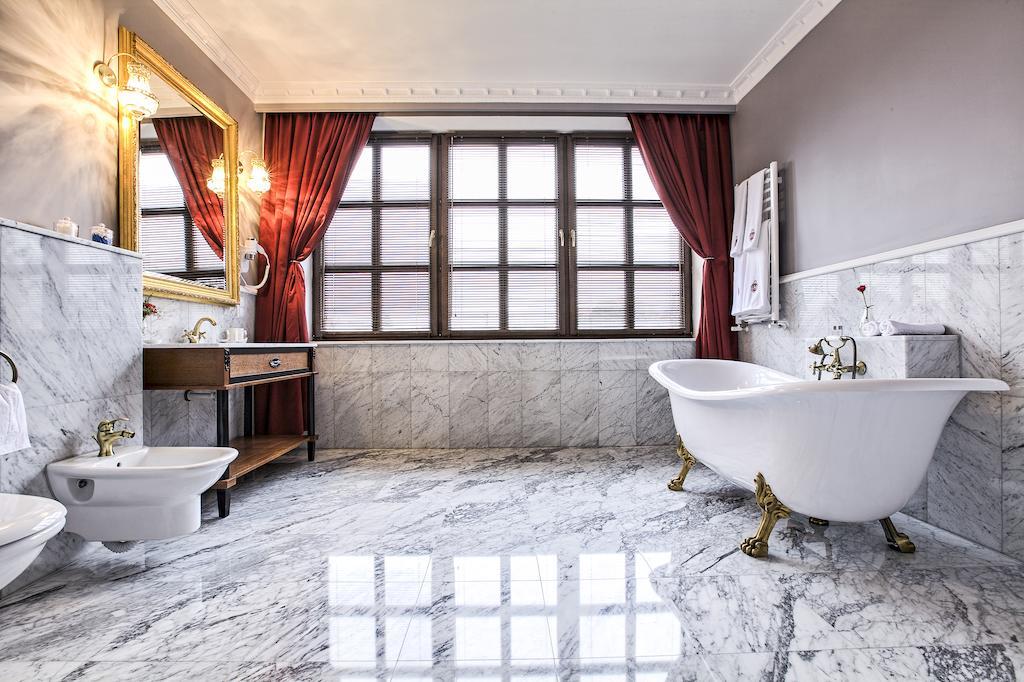 Suite,234022486:JPEG