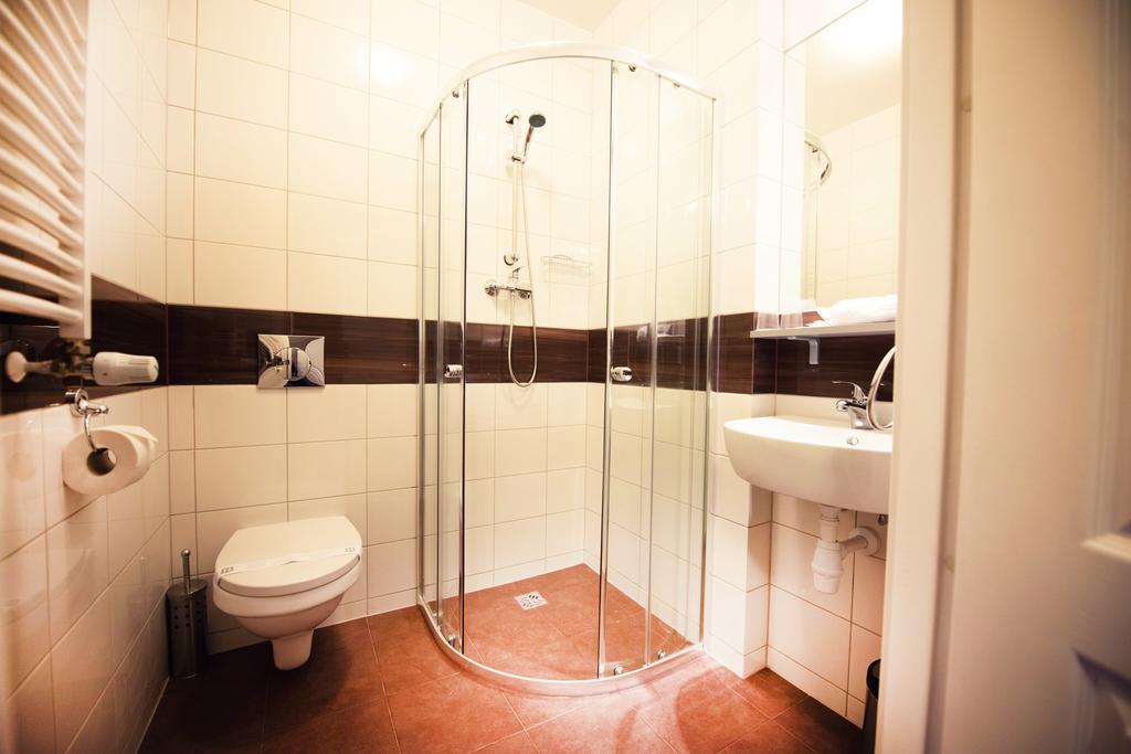 Double Room with Private Bathroom,1421658915:JPEG