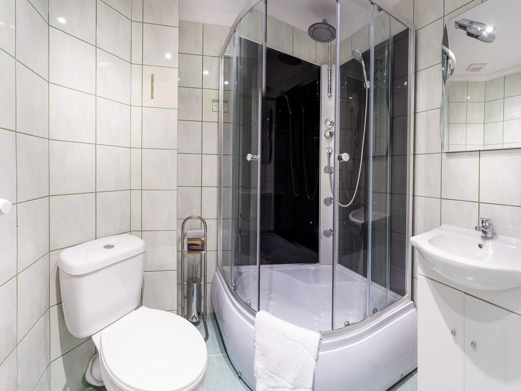 Pokój trzyosobowy z widokiem na ogród