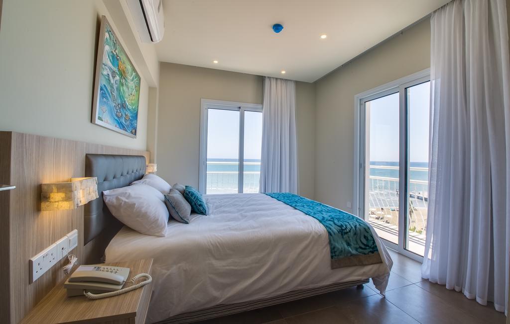 One-Bedroom Apartment Sea View