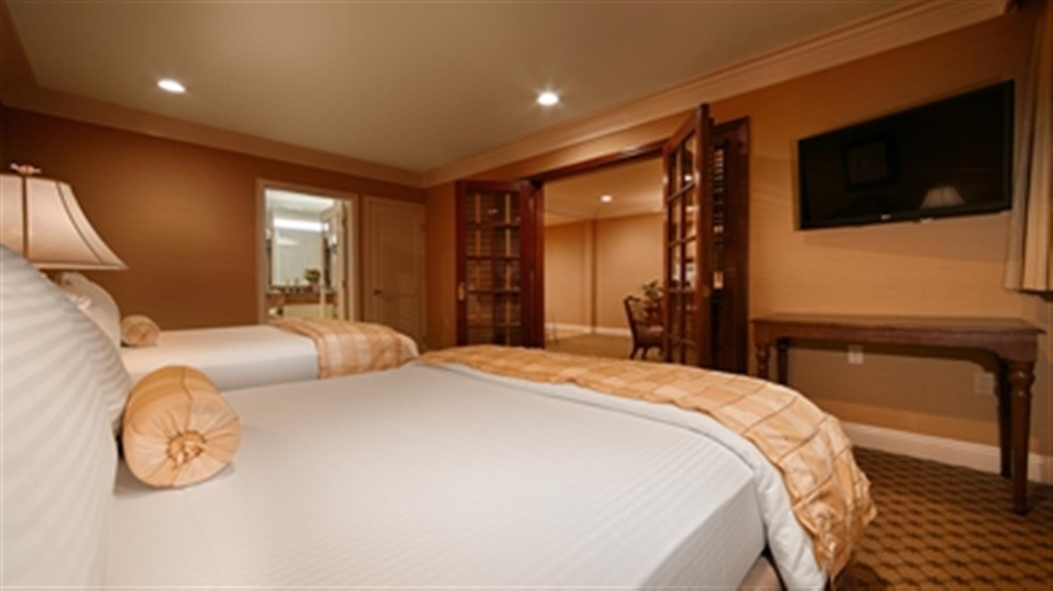 Queen Suite with Two Queen Beds and Jacuzzi - Non-Smoking,1275847519:JPEG