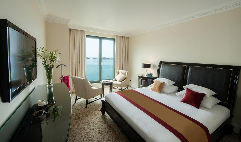 Deluxe King Suite with Sea View and Balcony,250805273:JPEG