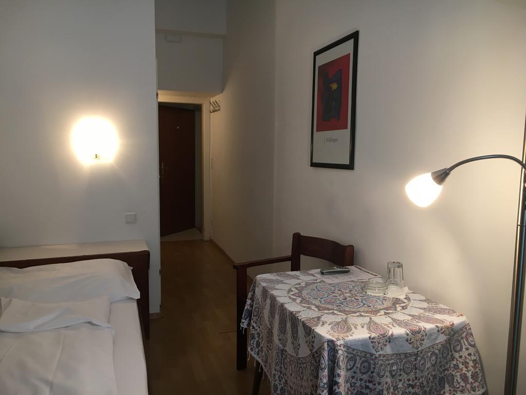 Single Room,256193125:JPEG