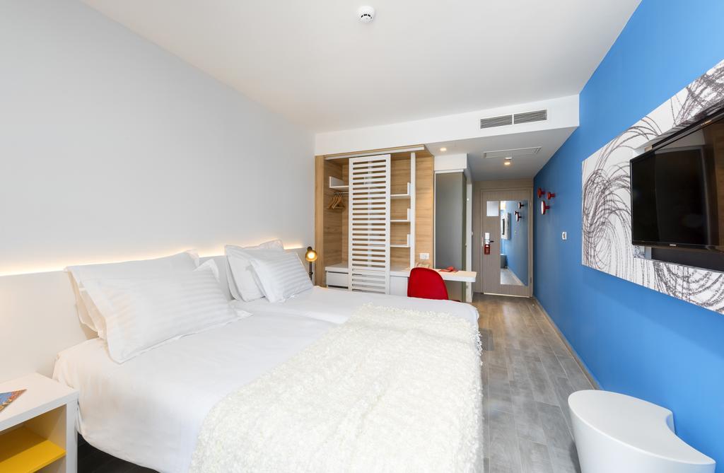 Superior Double Room Balcony Pool View