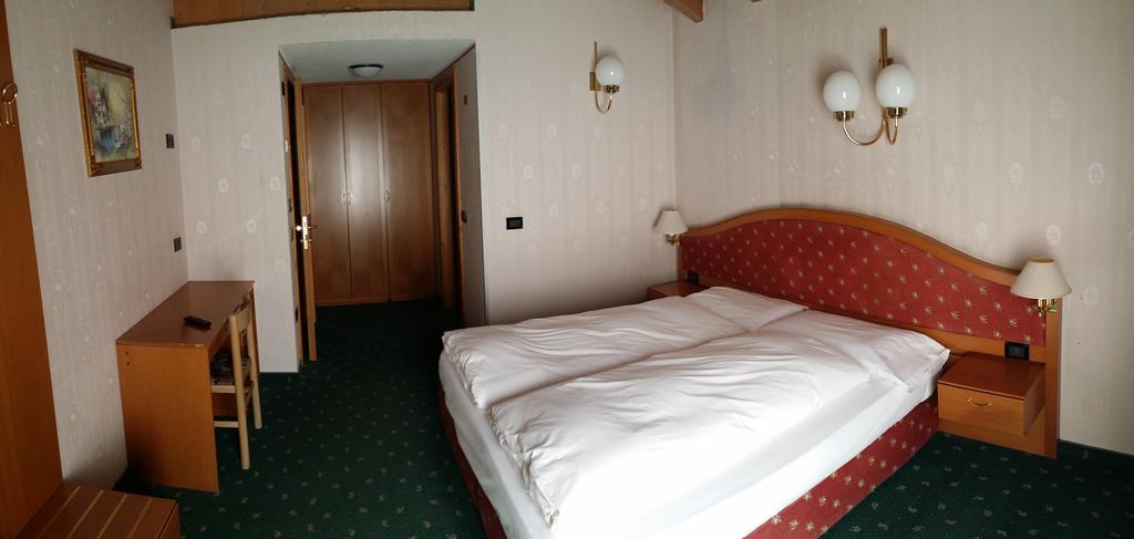 Standard Double or Twin Room,1218002266:JPEG