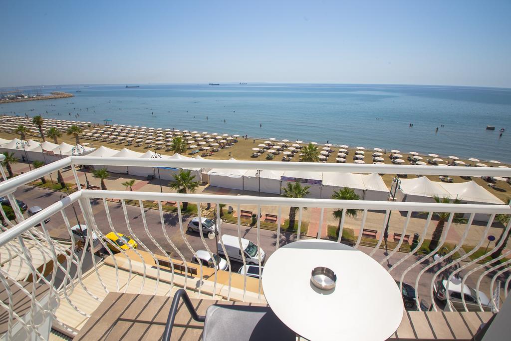 One-Bedroom Apartment Sea View