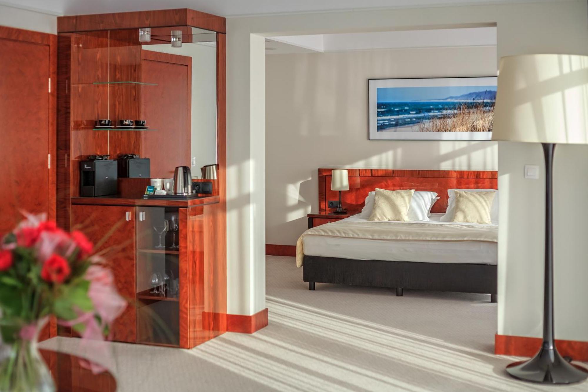 One-Bedroom Apartment,318838473:JPEG