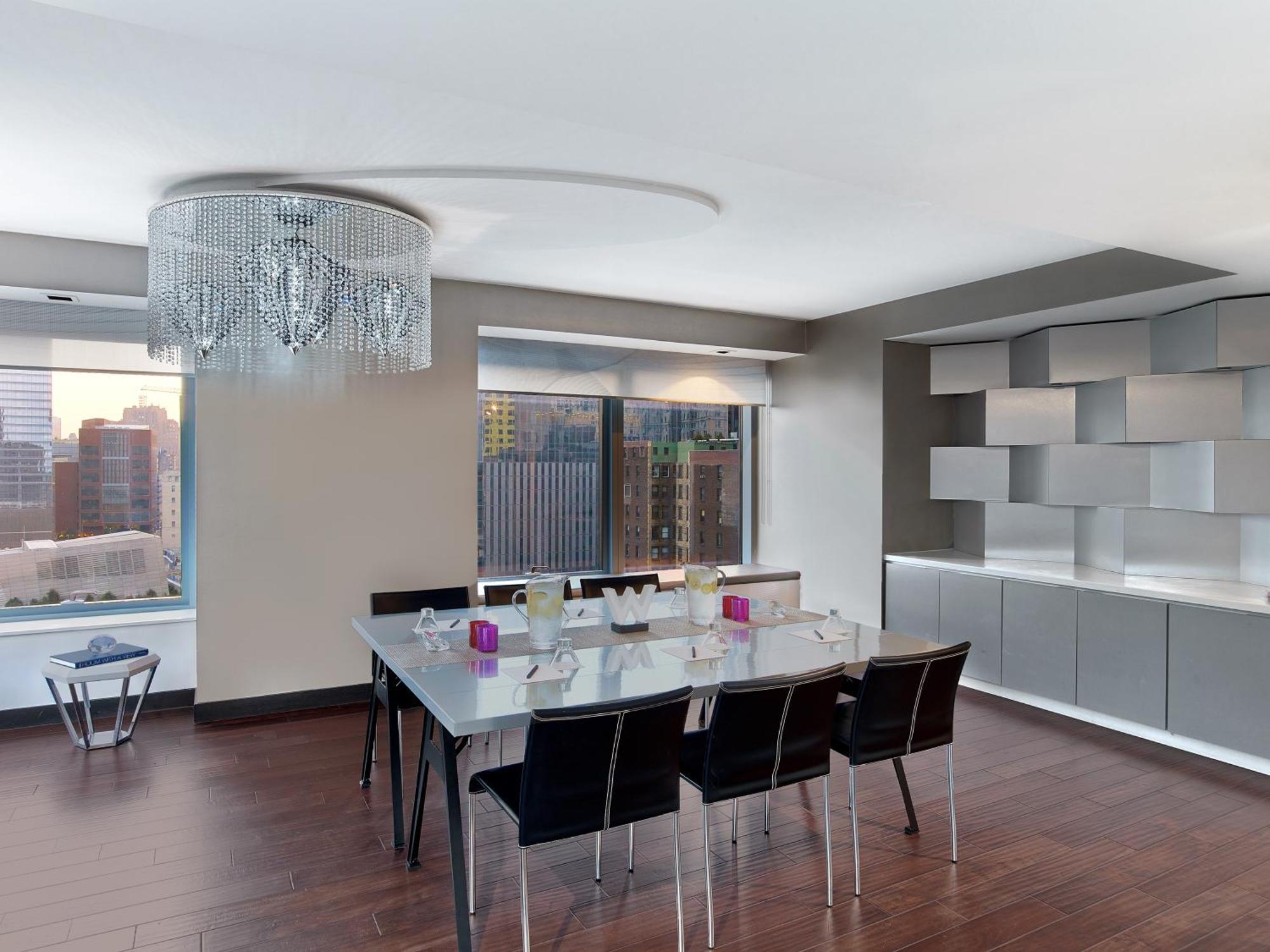 Apartament typu Deluxe Suite z 1 sypialnią z łóżkiem typu king-size i widokiem na miasto – dla niepalących