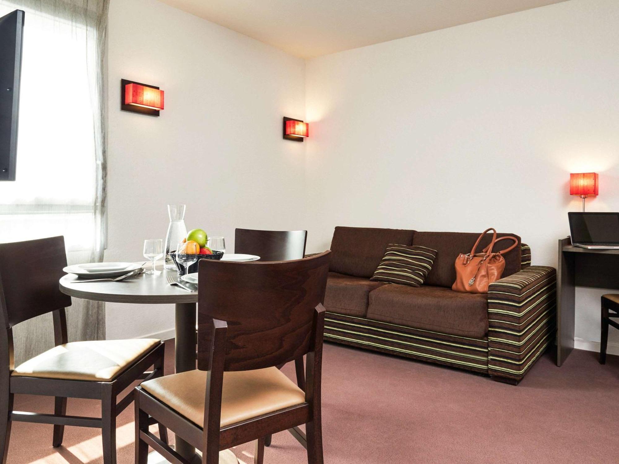 One-Bedroom Apartment,1273735012:JPEG
