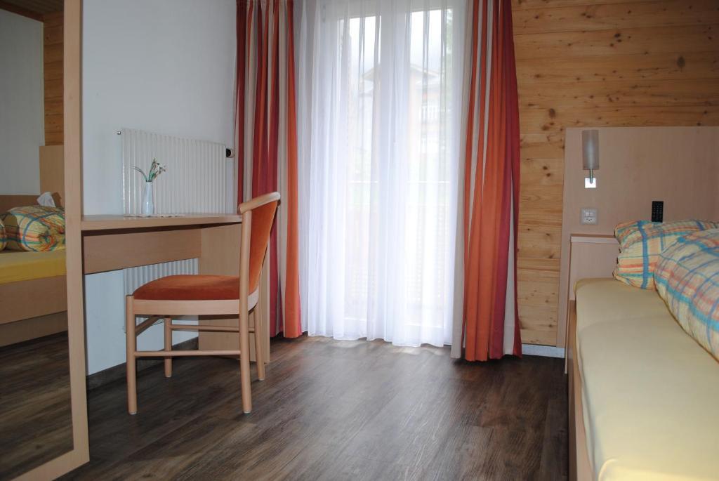 Pokój Dwuosobowy z widokiem na kanał