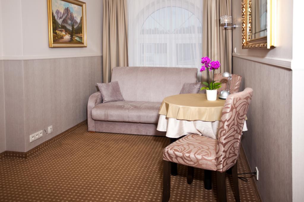 Studio,663736647:JPEG