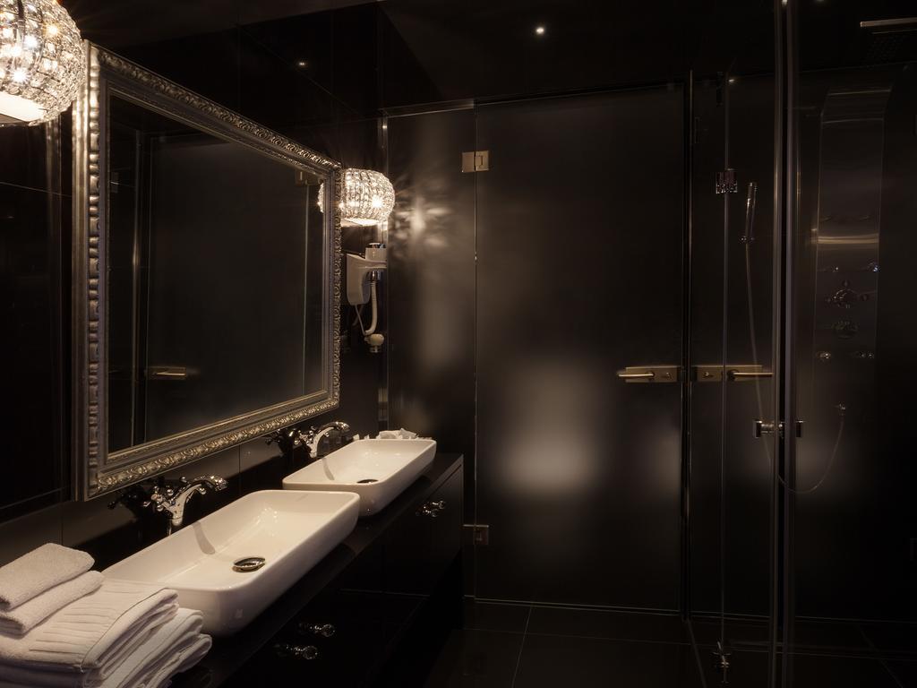 Junior Suite Plus Main Market Square View