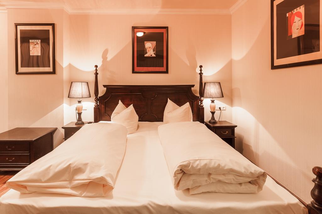 Junior Suite Double (courtyard side)