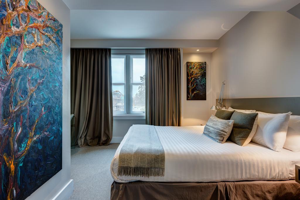 Double Room with Street View,323135704:JPEG