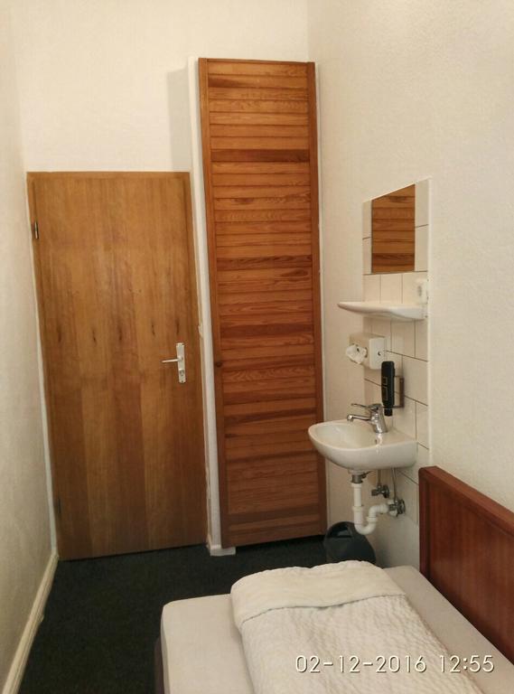 Single Room with Shared Bathroom,339909508:JPEG