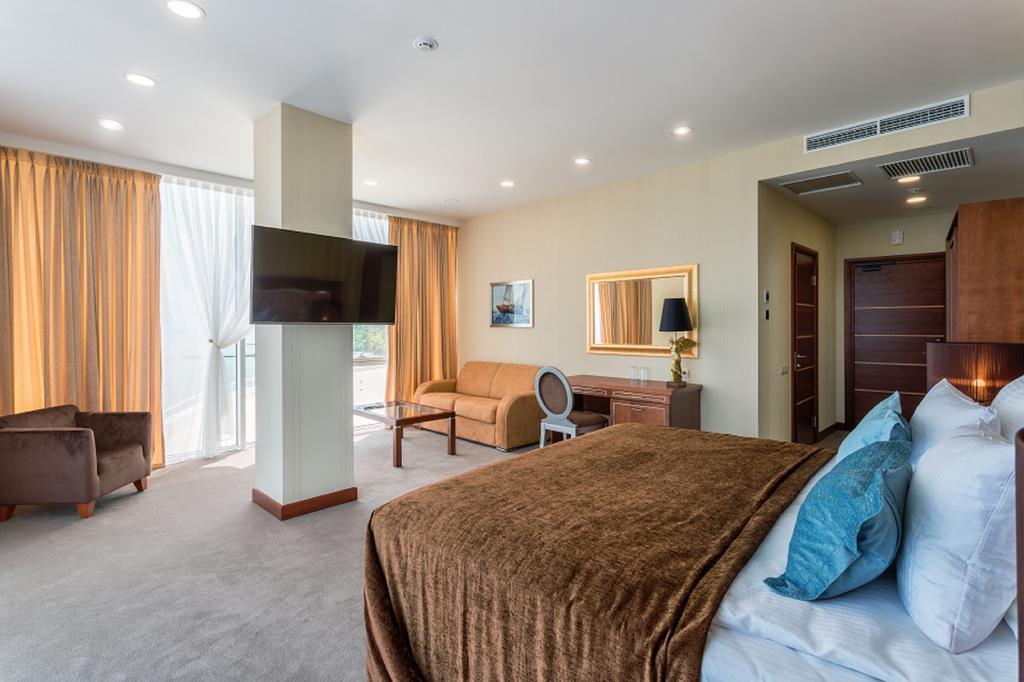 Deluxe Double or Twin Room Sea View