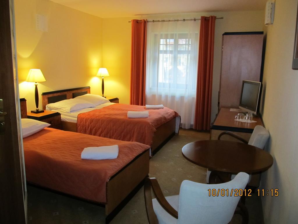 Twin Room,942925489:JPEG