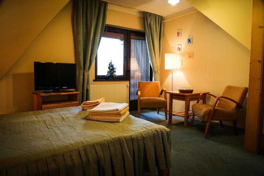 Studio,866818484:JPEG