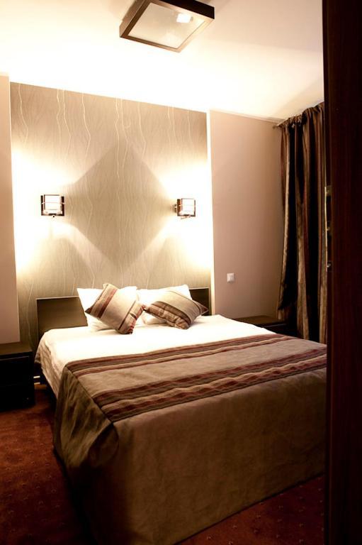 Mini Suite,37846873:JPEG