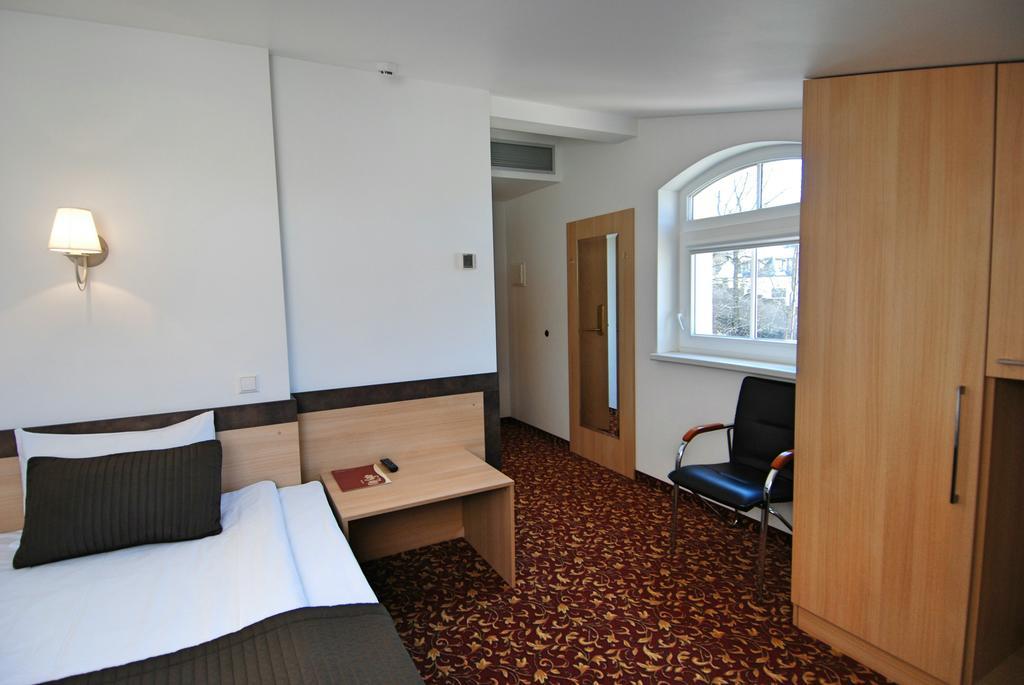 Standard Single Room,1516333465:JPEG