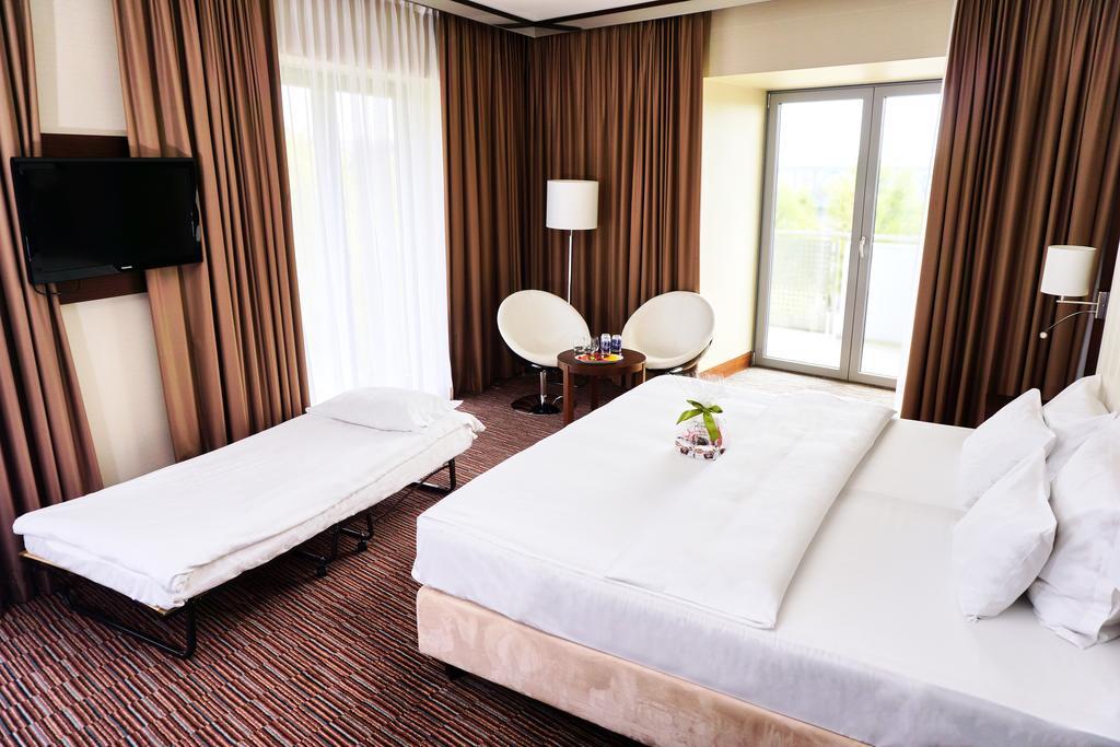 Double Room with Extra Bed,1212089908:JPEG