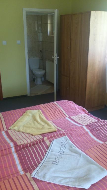 Small Single Room,405529506:JPEG