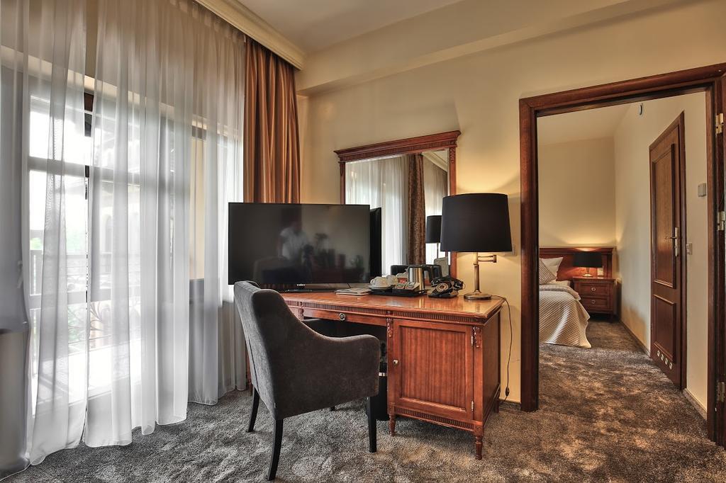 One-Bedroom Apartment,404425641:JPEG