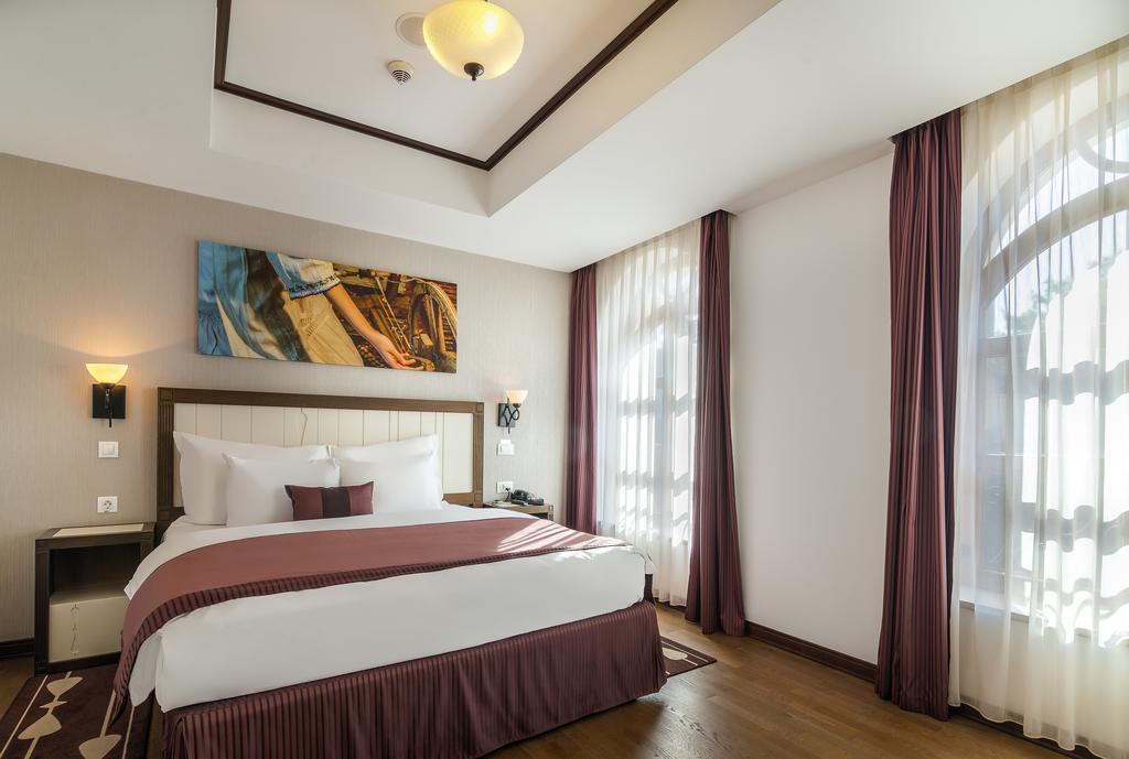 Deluxe Suite Balcony