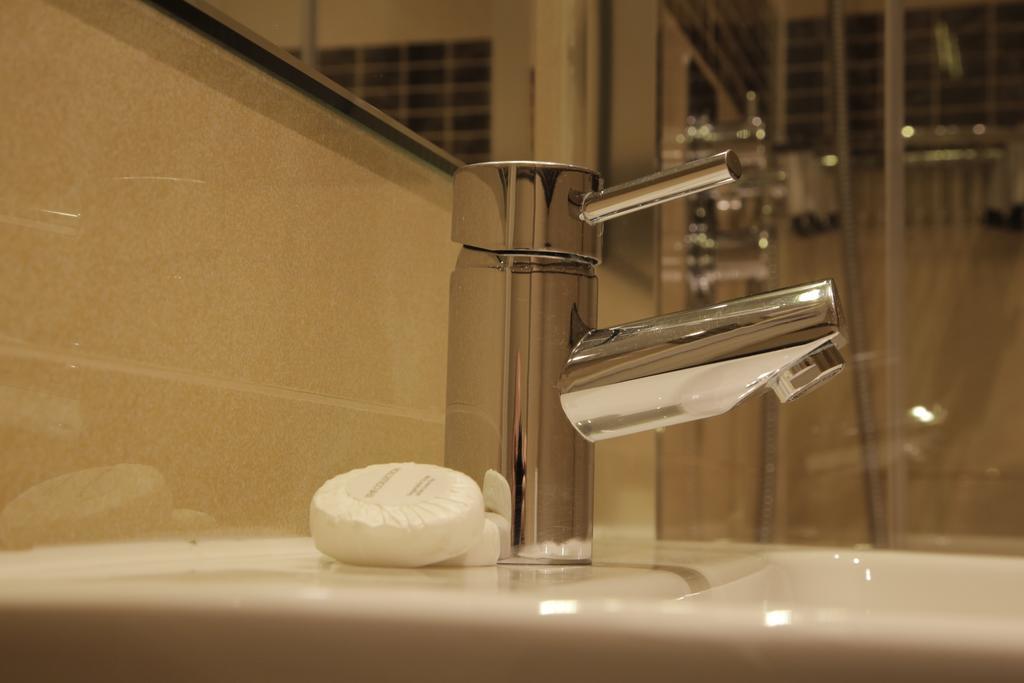 Single Room,414811218:JPEG